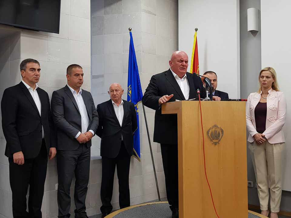 Delegacija Skupštine grada Jagodine, koja je brojila 14 članova, na čelu sa predsednikom Skupštine grada Draganom Markovićem Palmom u poseti opštini Herceg Novi